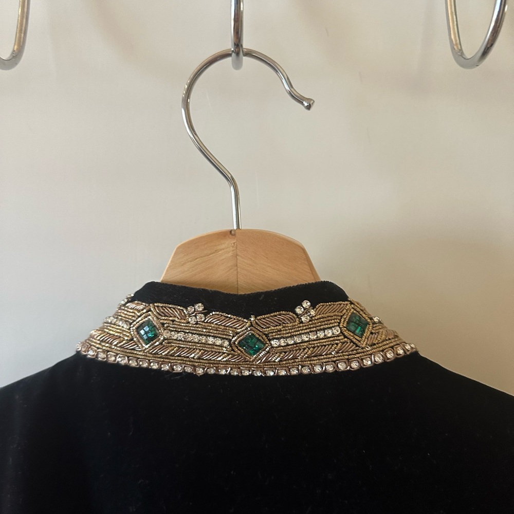 Elegant Black Embellished Women's Top - Picture 10 of 11